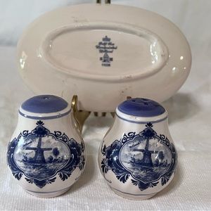Delft Holland salt and pepper shakers